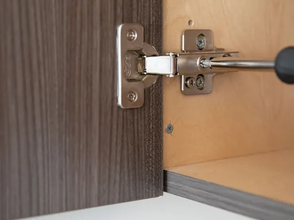 How to Put Hinges on a Cupboard Door