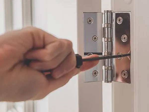 How to Put Hinges on a Cupboard Door