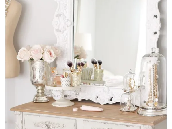 What to Put on Your Makeup Vanity